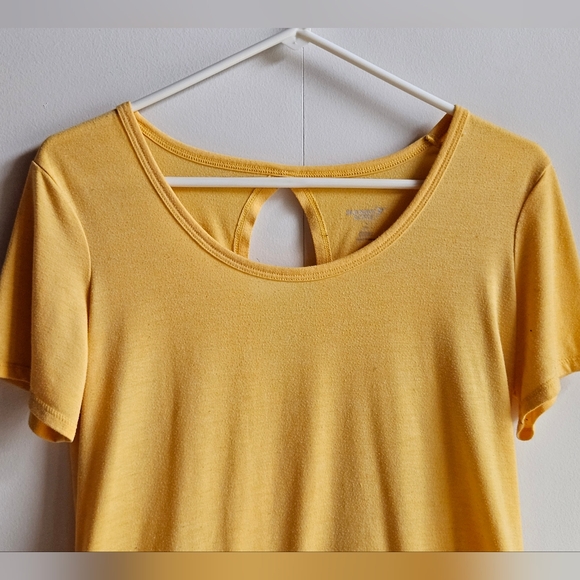 Old Navy Active Go-Dry Yoga Top with Keyhole Wrap Back in Women's S Tall - Picture 2 of 10